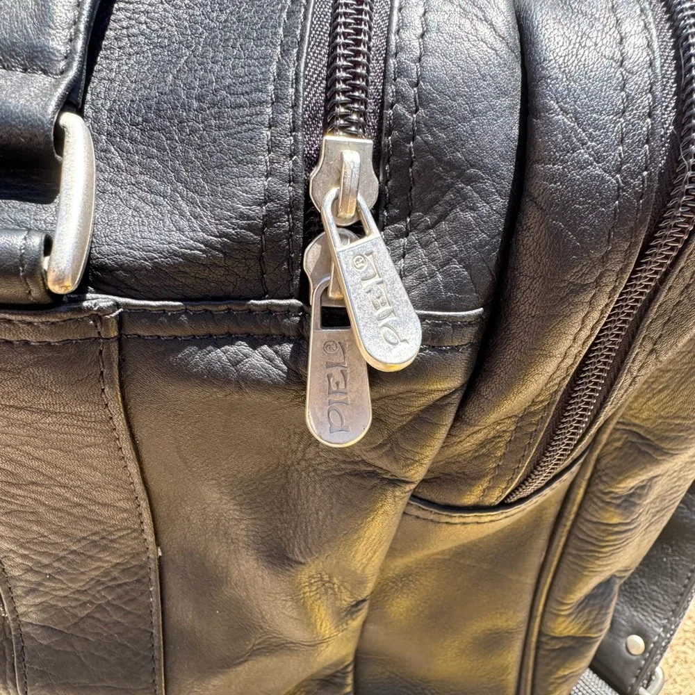 Piel Leather Multi-Compartment Duffel Bag.